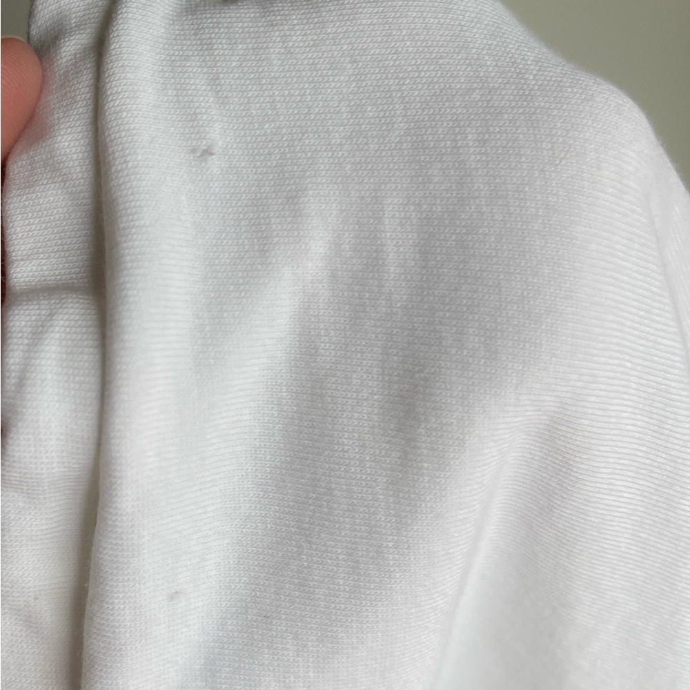 Sundance White Wrap-Style Sleeveless Top 🤍
Size Medium - Picture 6 of 6